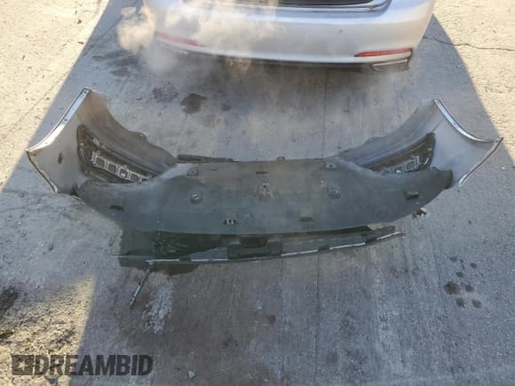 ✅ 2015 Hyundai Genesis 3.8L • VIN: KMHGN4JE2FU075121 • Лот: 89475755. Опубликован ранее на Copart с пробегом 172 152 миль. Бесплатный доступ к архиву аукционных продаж из США и подробный отчёт об истории автомобиля на DreamBid. Изображение 12.