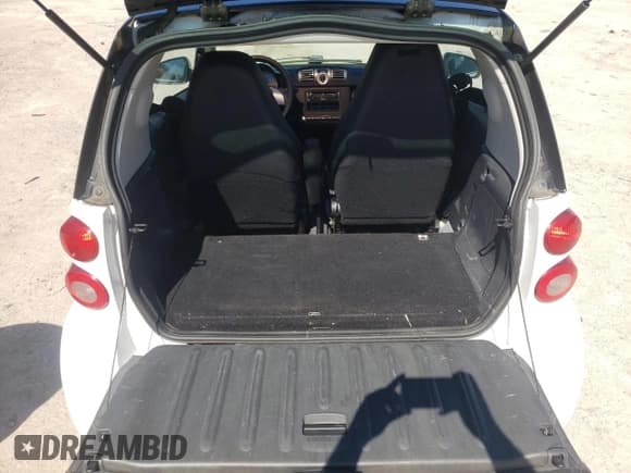 ✅ 2014 Smart fortwo Pure • VIN: WMEEJ3BA0EK780282 • Lot: 47691815. Wystawiony na Copart z przebiegiem 74 144 mil. Bezpłatny archiwum sprzedaży aukcyjnych z USA i szczegółowy raport historii pojazdu na DreamBid. Zdjęcie 10.