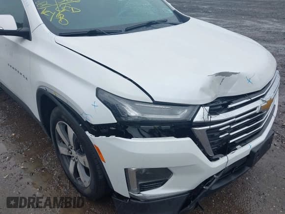 ✅ 2022 Chevrolet Traverse LT • VIN: 1GNEVHKW6NJ135807 • Lot: 42167651. Wystawiony na IAAI z przebiegiem 62 782 mil. Bezpłatny archiwum sprzedaży aukcyjnych z USA i szczegółowy raport historii pojazdu na DreamBid. Zdjęcie 6.