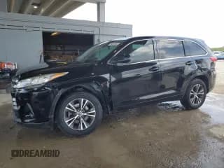 ✅ 2017 Toyota Highlander LE • VIN: 5TDZARFH3HS023593 • Lot: 70818195. Listed on Copart with 70,836 mi. Free auction sales archive from the USA and detailed vehicle history report at DreamBid. Image 1.