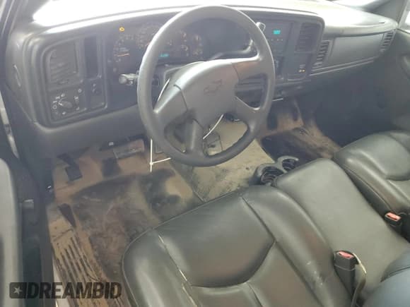 ✅ 2005 Chevrolet Silverado 2500HD Work Truck • VIN: 1GCHC24U55E304891 • Лот: 70416245. Опубликован ранее на Copart с пробегом 209 741 миль. Бесплатный доступ к архиву аукционных продаж из США и подробный отчёт об истории автомобиля на DreamBid. Изображение 8.