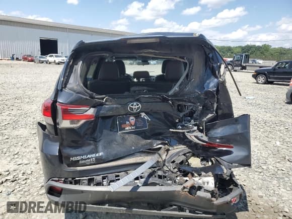 ✅ 2017 Toyota Highlander LE • VIN: 5TDBZRFH4HS431174 • Lot: 63752025. Listed on Copart with 476,014 mi. Free auction sales archive from the USA and detailed vehicle history report at DreamBid. Image 6.