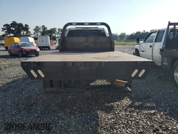 ✅ 2003 Chevrolet Silverado 1500 • VIN: 1GBJC33103F175582 • Lot: 71236915. Wystawiony na Copart z przebiegiem 145 088 mil. Bezpłatny archiwum sprzedaży aukcyjnych z USA i szczegółowy raport historii pojazdu na DreamBid. Zdjęcie 6.