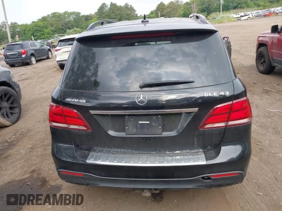 ✅ 2017 Mercedes-Benz GLE 43 AMG • VIN: 4JGDA6EB6HA959190 • Lot: 42463806. Wystawiony na IAAI z przebiegiem 106 420 mil. Bezpłatny archiwum sprzedaży aukcyjnych z USA i szczegółowy raport historii pojazdu na DreamBid. Zdjęcie 16.