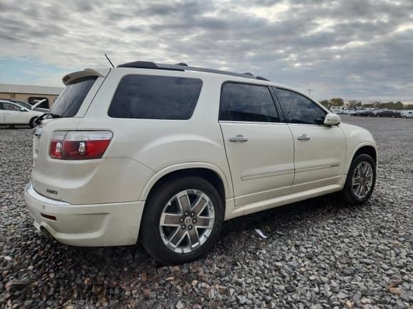 ✅ 2012 GMC Acadia Denali • VIN: 1GKKVTED5CJ212838 • Lot: 91406635. Listed on Copart with 210,682 mi. Free auction sales archive from the USA and detailed vehicle history report at DreamBid. Image 3.