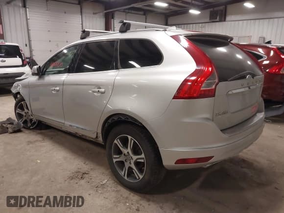 ✅ 2015 Volvo XC60 T6 • VIN: YV4902RB4F2577230 • Лот: 41860000. Опубликован ранее на IAAI с пробегом 84 688 миль. Бесплатный доступ к архиву аукционных продаж из США и подробный отчёт об истории автомобиля на DreamBid. Изображение 3.