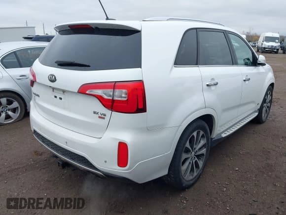 ✅ 2014 Kia Sorento SX Limited • VIN: 5XYKWDA75EG431770 • Lot: 43653200. Wystawiony na IAAI z przebiegiem 172 259 mil. Bezpłatny archiwum sprzedaży aukcyjnych z USA i szczegółowy raport historii pojazdu na DreamBid. Zdjęcie 4.