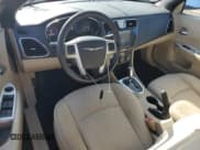 ✅ 2014 Chrysler 200 Touring • VIN: 1C3BCBEB9EN158308 • Лот: 63626735. Опубликован ранее на Copart с пробегом 147 932 миль. Бесплатный доступ к архиву аукционных продаж из США и подробный отчёт об истории автомобиля на DreamBid. Изображение 8.