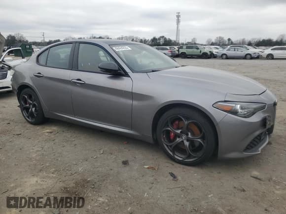 ✅ 2021 Alfa Romeo Giulia Ti • VIN: ZARFANBN5M7643959 • Lot: 48424255. Wystawiony na Copart z przebiegiem 62 075 mil. Bezpłatny archiwum sprzedaży aukcyjnych z USA i szczegółowy raport historii pojazdu na DreamBid. Zdjęcie 4.