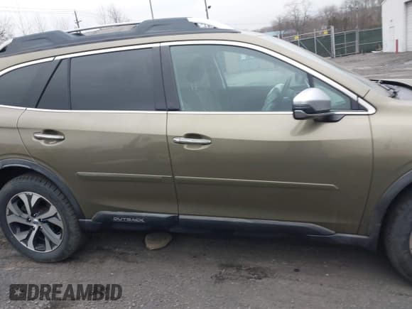 ✅ 2020 Subaru Outback Touring • VIN: 4S4BTAPC4L3136622 • Lot: 43766514. Wystawiony na IAAI z przebiegiem 93 913 mil. Bezpłatny archiwum sprzedaży aukcyjnych z USA i szczegółowy raport historii pojazdu na DreamBid. Zdjęcie 13.