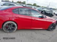 ✅ 2019 Alfa Romeo Giulia Ti Lusso • VIN: ZARFAMBN9K7621664 • Lot: 43467526. Wystawiony na IAAI z przebiegiem Nie podano. Bezpłatny archiwum sprzedaży aukcyjnych z USA i szczegółowy raport historii pojazdu na DreamBid. Zdjęcie 13.