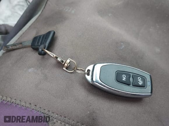 ✅ 1999 Mercedes-Benz SLK 230/320 • VIN: WDBKK47F0XF086064 • Lot: 42223522. Wystawiony na IAAI z przebiegiem 166 381 mil. Bezpłatny archiwum sprzedaży aukcyjnych z USA i szczegółowy raport historii pojazdu na DreamBid. Zdjęcie 11.