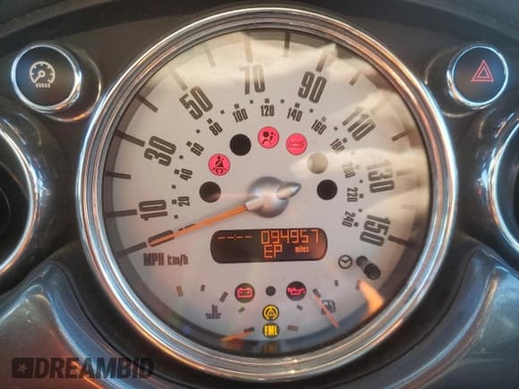 ✅ 2007 MINI Convertible S • VIN: WMWRH33507TL95604 • Lot: 53272395. Wystawiony na Copart z przebiegiem 94 957 mil. Bezpłatny archiwum sprzedaży aukcyjnych z USA i szczegółowy raport historii pojazdu na DreamBid. Zdjęcie 9.