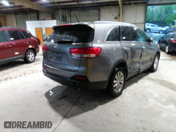 ✅ 2017 Kia Sorento LX • VIN: 5XYPG4A52HG214862 • Lot: 41986714. Listed on IAAI with 64,498 mi. Free auction sales archive from the USA and detailed vehicle history report at DreamBid. Image 4.