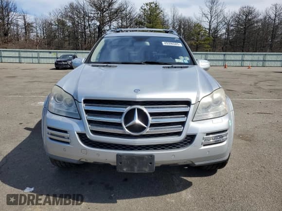 ✅ 2010 Mercedes-Benz GL 550 • VIN: 4JGBF8GEXAA604203 • Lot: 49396505. Wystawiony na Copart z przebiegiem 133 785 mil. Bezpłatny archiwum sprzedaży aukcyjnych z USA i szczegółowy raport historii pojazdu na DreamBid. Zdjęcie 5.
