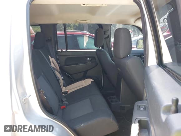 ✅ 2009 Jeep Liberty Rocky Mountain • VIN: 1J8GN28K79W501746 • Lot: 42848180. Listed on IAAI with 209,375 mi. Free auction sales archive from the USA and detailed vehicle history report at DreamBid. Image 8.
