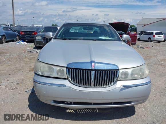✅ 1998 Lincoln Town Car Signature • VIN: 1LNFM82W1WY674095 • Lot: 42673161. Listed on IAAI with 150,245 mi. Free auction sales archive from the USA and detailed vehicle history report at DreamBid. Image 11.