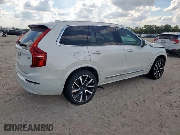 ✅ 2023 Volvo XC90 Plus • VIN: YV4L12PN7P1985471 • Lot: 84774675. Wystawiony na Copart z przebiegiem 52 374 mil. Bezpłatny archiwum sprzedaży aukcyjnych z USA i szczegółowy raport historii pojazdu na DreamBid. Zdjęcie 3.