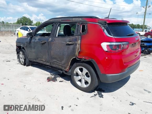 ✅ 2019 Jeep Compass Latitude • VIN: 3C4NJCBB9KT743488 • Lot: 42482099. Listed on IAAI with 114,190 mi. Free auction sales archive from the USA and detailed vehicle history report at DreamBid. Image 3.