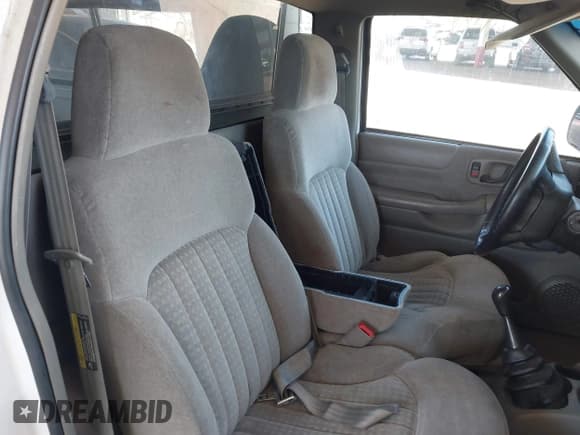 ✅ 2002 Chevrolet S-10 LS • VIN: 1GCCS145428129544 • Lot: 42294927. Listed on IAAI with 209,239 mi. Free auction sales archive from the USA and detailed vehicle history report at DreamBid. Image 8.