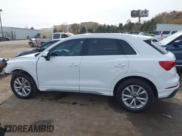 ✅ 2024 Audi Q3 S line Premium • VIN: WA1DECF37R1084843 • Lot: 43735599. Listed on IAAI with 10,462 mi. Free auction sales archive from the USA and detailed vehicle history report at DreamBid. Image 15.