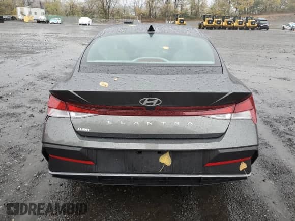 2025 Hyundai Elantra SE z VIN KMHLL4DG8SU991636, wystawiony jako Copart lot #90350975 z przebiegiem 7 084 mil mil oraz Szkoda całkowita • Salvage title. Historia ofert i sprzedaży dostępna na DreamBid. Obrazek 6.