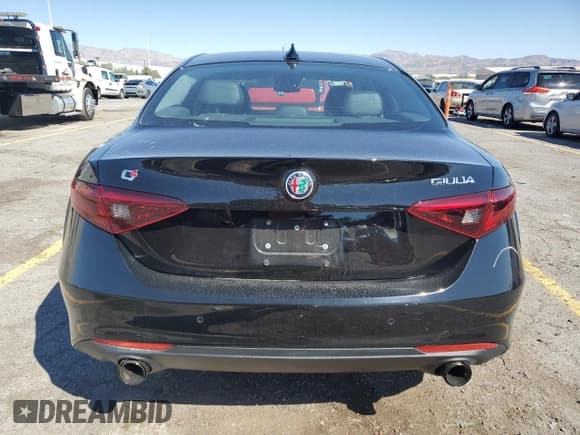 ✅ 2018 Alfa Romeo Giulia Ti Sport • VIN: ZARFAEEN9J7569954 • Лот: 80119065. Опубликован ранее на Copart с пробегом 51 502 миль. Бесплатный доступ к архиву аукционных продаж из США и подробный отчёт об истории автомобиля на DreamBid. Изображение 6.