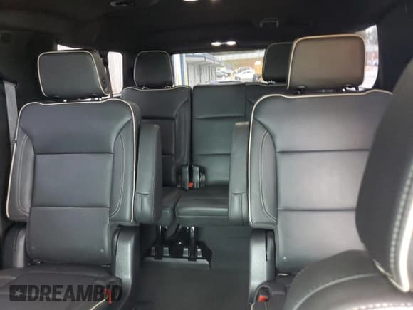 ✅ 2023 Chevrolet Suburban Premier • VIN: 1GNSCFKD4PR467132 • Lot: 57765515. Wystawiony na Copart z przebiegiem 25 934 mil. Bezpłatny archiwum sprzedaży aukcyjnych z USA i szczegółowy raport historii pojazdu na DreamBid. Zdjęcie 10.