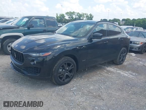 ✅ 2018 Maserati Levante GranSport • VIN: ZN661XUS7JX303585 • Lot: 42663440. Wystawiony na IAAI z przebiegiem 46 783 mil. Bezpłatny archiwum sprzedaży aukcyjnych z USA i szczegółowy raport historii pojazdu na DreamBid. Zdjęcie 17.