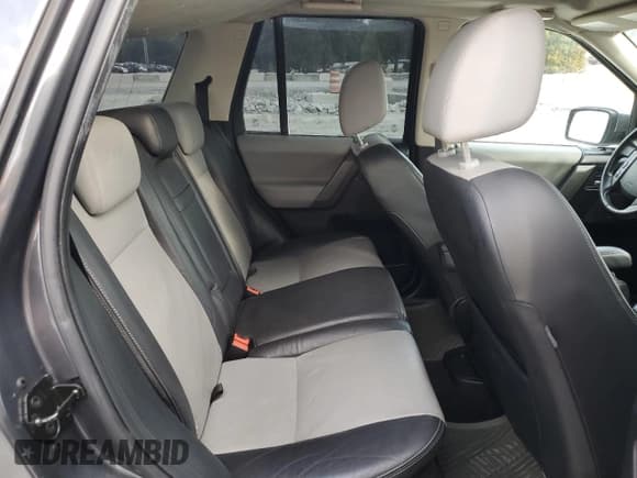 ✅ 2010 Land Rover LR2 • VIN: SALFP2BN0AH202522 • Lot: 72384484. Wystawiony na Copart z przebiegiem 201 417 mil. Bezpłatny archiwum sprzedaży aukcyjnych z USA i szczegółowy raport historii pojazdu na DreamBid. Zdjęcie 11.