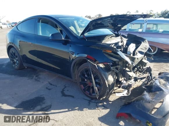 ✅ 2022 Tesla Model Y Long Range • VIN: 7SAYGAEE0NF538282 • Lot: 40826070. Wystawiony na IAAI z przebiegiem 35 231 mil. Bezpłatny archiwum sprzedaży aukcyjnych z USA i szczegółowy raport historii pojazdu na DreamBid. Zdjęcie 1.