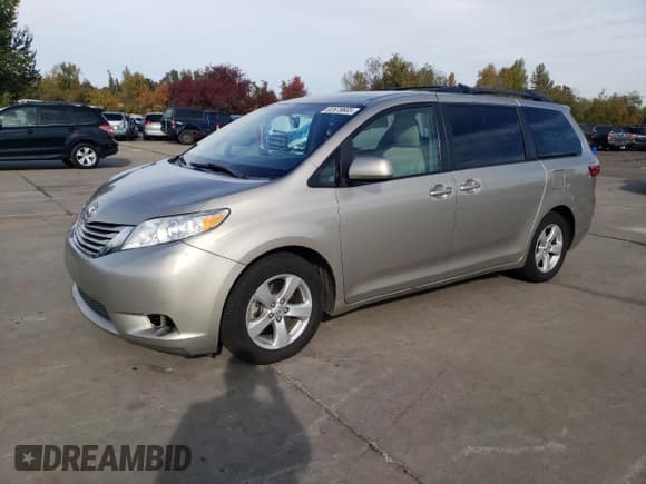 ✅ 2016 Toyota Sienna LE • VIN: 5TDKK3DC3GS736317 • Lot: 82679665. Listed on Copart with 200,112 mi. Free auction sales archive from the USA and detailed vehicle history report at DreamBid. Image 1.