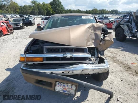 2002 Chevrolet S-10 LS z VIN 1GCCS19W328211900, wystawiony jako Copart lot #71828214 z przebiegiem 77 459 mil mil oraz Czysty tytuł • Clean title. Historia ofert i sprzedaży dostępna na DreamBid. Obrazek 5.