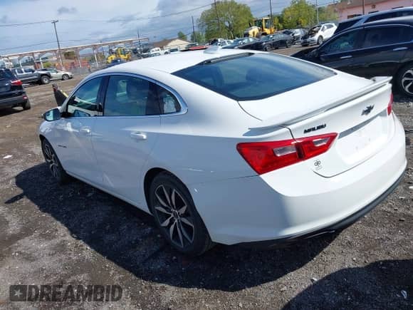 2020 Chevrolet Malibu RS z VIN 1G1ZG5ST7LF137843, wystawiony jako IAAI lot #43269832 z przebiegiem 83 006 mil mil oraz . Historia ofert i sprzedaży dostępna na DreamBid. Obrazek 3.