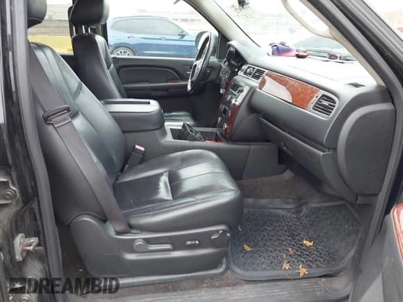 ✅ 2013 Chevrolet Suburban LT • VIN: 1GNSKJE77DR346277 • Lot: 43679072. Listed on IAAI with 435,900 mi. Free auction sales archive from the USA and detailed vehicle history report at DreamBid. Image 5.