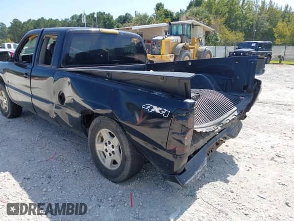 1999 Chevrolet Silverado 1500 LS z VIN 2GCEK19TXX1209019, wystawiony jako IAAI lot #43216391 z przebiegiem Nie podano mil oraz . Historia ofert i sprzedaży dostępna na DreamBid. Obrazek 3.