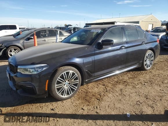 ✅ 2019 BMW 5 Series 530e xDrive • VIN: WBAJB1C54KB375194 • Lot: 91256565. Wystawiony na Copart z przebiegiem 140 420 mil. Bezpłatny archiwum sprzedaży aukcyjnych z USA i szczegółowy raport historii pojazdu na DreamBid. Zdjęcie 1.
