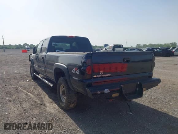 ✅ 2006 Chevrolet Silverado 2500HD LT1 • VIN: 1GCHK23U26F267735 • Lot: 42235416. Listed on IAAI with 256,224 mi. Free auction sales archive from the USA and detailed vehicle history report at DreamBid. Image 3.