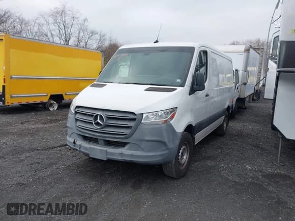 ✅ 2019 Mercedes-Benz Sprinter Cargo • VIN: WD3PF0CD5KT007243 • Lot: 43637337. Wystawiony na IAAI z przebiegiem 109 214 mil. Bezpłatny archiwum sprzedaży aukcyjnych z USA i szczegółowy raport historii pojazdu na DreamBid. Zdjęcie 2.