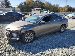 2020 Chevrolet Malibu LT z VIN 1G1ZD5ST2LF065930, wystawiony jako Copart lot #82686095 z przebiegiem 115 796 mil mil oraz Czysty tytuł • Clean title. Historia ofert i sprzedaży dostępna na DreamBid. Obrazek 1.