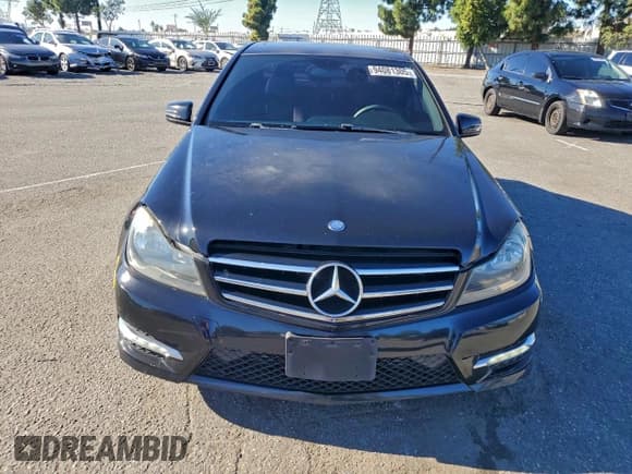 ✅ 2014 Mercedes-Benz C 250 Sport • VIN: WDDGF4HB4ER316679 • Lot: 94081305. Wystawiony na Copart z przebiegiem 119 522 mil. Bezpłatny archiwum sprzedaży aukcyjnych z USA i szczegółowy raport historii pojazdu na DreamBid. Zdjęcie 5.