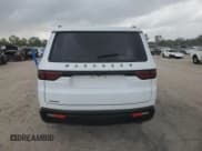 ✅ 2023 Jeep Wagoneer Series II Carbide • VIN: 1C4SJVBP1PS508828 • Lot: 51628465. Wystawiony na Copart z przebiegiem 19 374 mil. Bezpłatny archiwum sprzedaży aukcyjnych z USA i szczegółowy raport historii pojazdu na DreamBid. Zdjęcie 6.