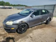 ✅ 2005 Volkswagen Jetta 2.5L • VIN: 3VWRF71K45M645198 • Лот: 64191825. Опубликован ранее на Copart с пробегом 215 699 миль. Бесплатный доступ к архиву аукционных продаж из США и подробный отчёт об истории автомобиля на DreamBid. Изображение 1.