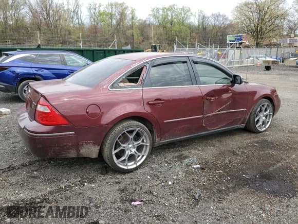 ✅ 2005 Ford Five Hundred Limited • VIN: 1FAFP25125G182291 • Lot: 52121115. Listed on Copart with 98,117 mi. Free auction sales archive from the USA and detailed vehicle history report at DreamBid. Image 3.