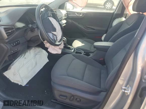 2020 Hyundai Ioniq SE с VIN KMHC75LC6LU242859, выставлен на аукционе Copart как лот 72403234 с пробегом 59 294 миль миль и Списание • Salvage title. История ставок и продаж доступна на DreamBid. Изображение 7.