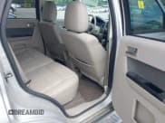 ✅ 2009 Ford Escape Hybrid • VIN: 1FMCU49399KB18857 • Lot: 42502324. Wystawiony na IAAI z przebiegiem 227 828 mil. Bezpłatny archiwum sprzedaży aukcyjnych z USA i szczegółowy raport historii pojazdu na DreamBid. Zdjęcie 8.