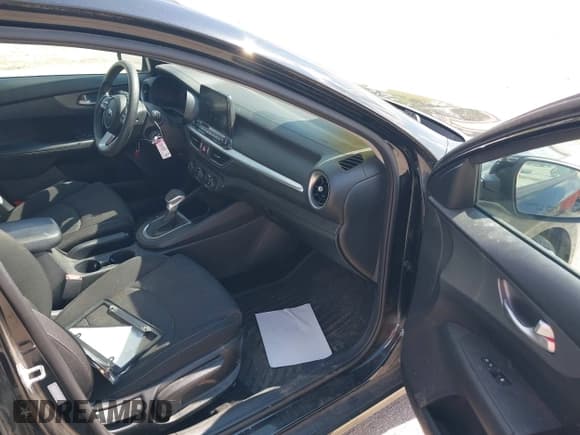 ✅ 2021 Kia Forte LXS • VIN: 3KPF24AD6ME287337 • Lot: 42376196. Listed on IAAI with 31,406 mi. Free auction sales archive from the USA and detailed vehicle history report at DreamBid. Image 5.