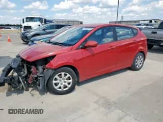2012 Hyundai Accent GS z VIN KMHCT5AE7CU009363, wystawiony jako Copart lot #84056495 z przebiegiem 129 257 mil mil oraz Szkoda całkowita • Salvage title. Historia ofert i sprzedaży dostępna na DreamBid. Obrazek 1.