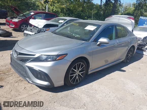 2022 Toyota Camry SE z VIN 4T1G11AK5NU018670, wystawiony jako IAAI lot #43344974 z przebiegiem 122 219 mil mil oraz . Historia ofert i sprzedaży dostępna na DreamBid. Obrazek 18.