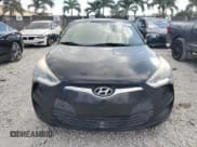 ✅ 2015 Hyundai Veloster • VIN: KMHTC6AD7FU244086 • Lot: 88056285. Wystawiony na Copart z przebiegiem 69 193 mil. Bezpłatny archiwum sprzedaży aukcyjnych z USA i szczegółowy raport historii pojazdu na DreamBid. Zdjęcie 5.